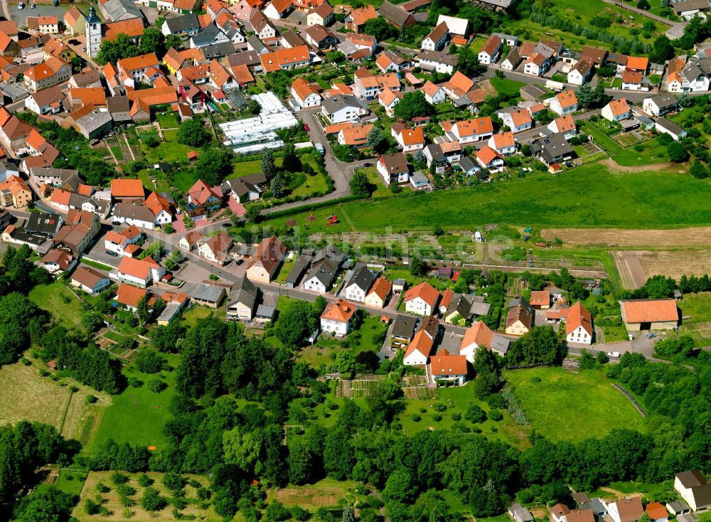 Luftaufnahme Steinbach am Donnersberg - Wohngebiet einer Einfamilienhaus- Siedlung in Steinbach am Donnersberg im Bundesland Rheinland-Pfalz, Deutschland