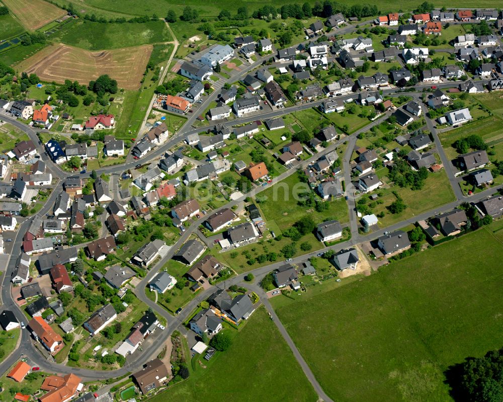 Steinbach aus der Vogelperspektive: Wohngebiet einer Einfamilienhaus- Siedlung in Steinbach im Bundesland Hessen, Deutschland