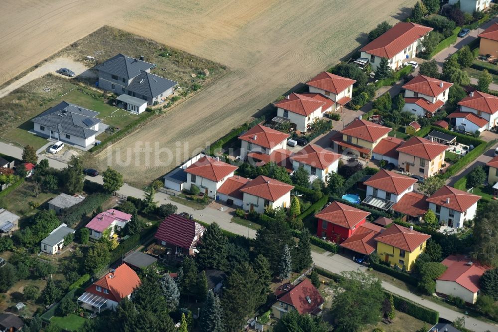 Luftbild Ahrensfelde - Wohngebiet einer Einfamilienhaus- Siedlung Steinstraße - Am Feldrain in Ahrensfelde im Bundesland Brandenburg