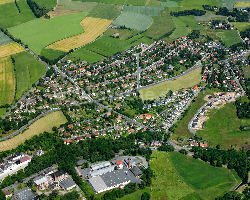 Luftaufnahme Tauperlitz - Wohngebiet einer Einfamilienhaus- Siedlung in Tauperlitz im Bundesland Bayern, Deutschland