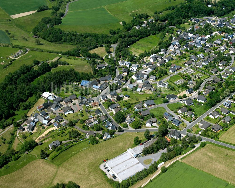 Luftaufnahme Tiefenbach - Wohngebiet einer Einfamilienhaus- Siedlung in Tiefenbach im Bundesland Rheinland-Pfalz, Deutschland