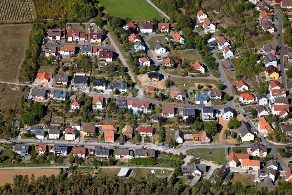 Tiefenthal aus der Vogelperspektive: Wohngebiet einer Einfamilienhaus- Siedlung in Tiefenthal im Bundesland Bayern, Deutschland