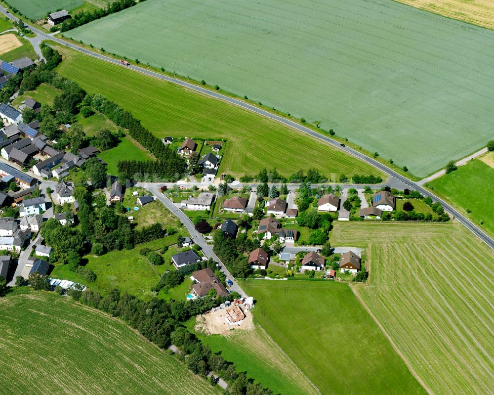 Luftaufnahme Töpen - Wohngebiet einer Einfamilienhaus- Siedlung in Töpen im Bundesland Bayern, Deutschland