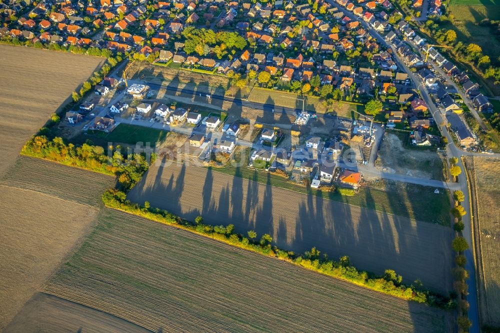 Nordkirchen von oben - Wohngebiet einer Einfamilienhaus- Siedlung an der Unterstraße und Julius-Schwieters-Straße im Ortsteil Südkirchen in Nordkirchen im Bundesland Nordrhein-Westfalen