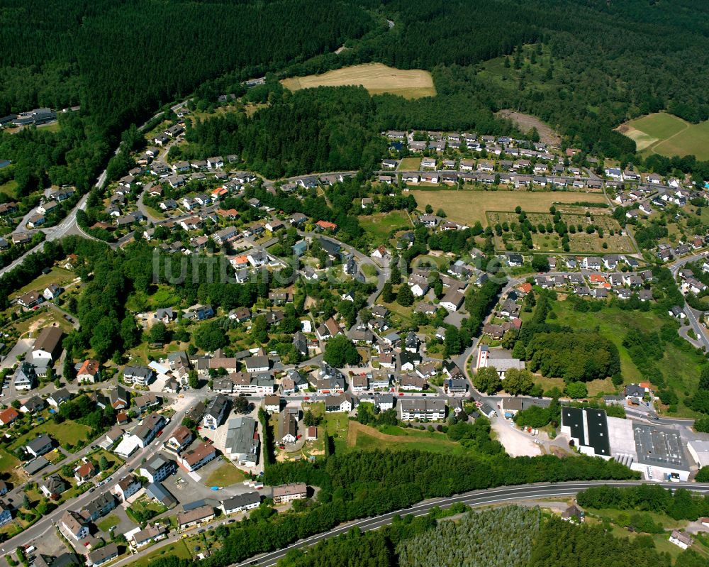 Luftaufnahme Valbert - Wohngebiet einer Einfamilienhaus- Siedlung in Valbert im Bundesland Nordrhein-Westfalen, Deutschland