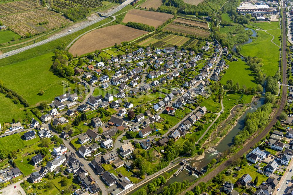 Velmede aus der Vogelperspektive: Wohngebiet einer Einfamilienhaus- Siedlung in Velmede im Bundesland Nordrhein-Westfalen, Deutschland