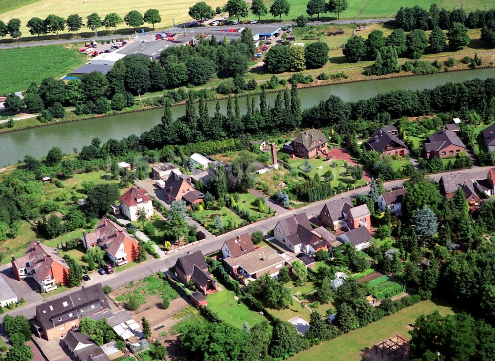 Voerde (Niederrhein) von oben - Wohngebiet einer Einfamilienhaus- Siedlung in Voerde (Niederrhein) im Bundesland Nordrhein-Westfalen