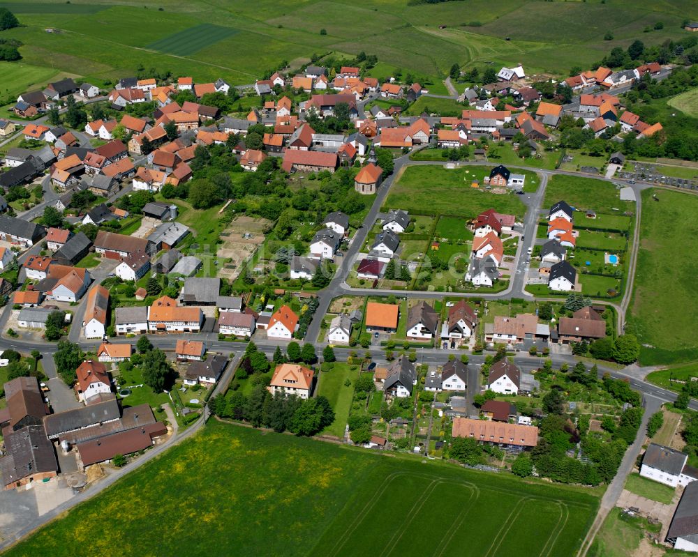 Wahlen von oben - Wohngebiet einer Einfamilienhaus- Siedlung in Wahlen im Bundesland Hessen, Deutschland