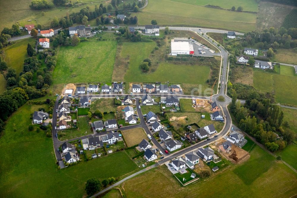 Arnsberg aus der Vogelperspektive: Wohngebiet einer Einfamilienhaus- Siedlung am Wiggenscheid - Scheidsiepen in Arnsberg im Bundesland Nordrhein-Westfalen, Deutschland