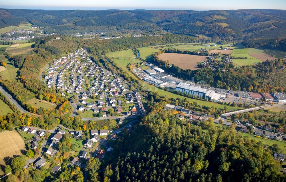 Luftaufnahme Meschede - Wohngebiet einer Einfamilienhaus- Siedlung an der Wildshausener Straße in Meschede im Bundesland Nordrhein-Westfalen