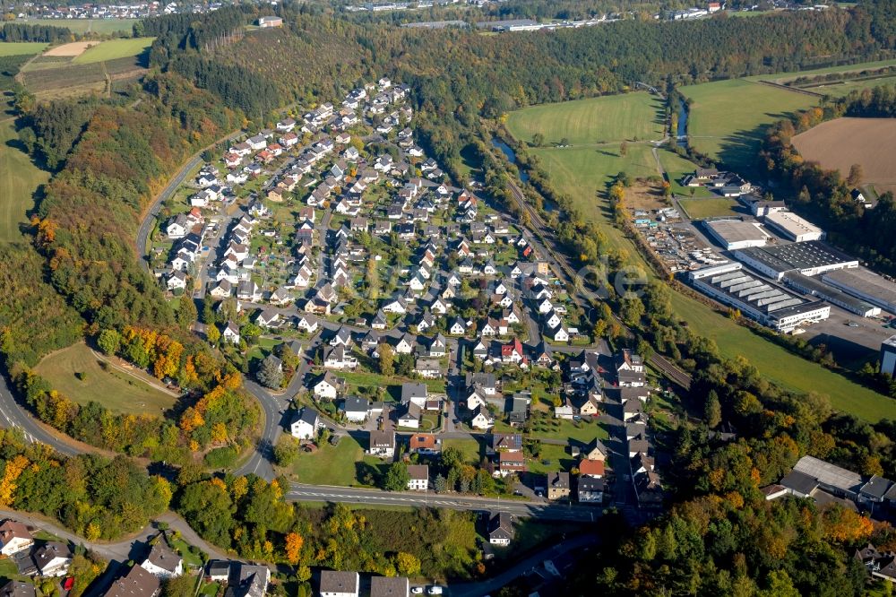 Meschede von oben - Wohngebiet einer Einfamilienhaus- Siedlung an der Wildshausener Straße in Meschede im Bundesland Nordrhein-Westfalen