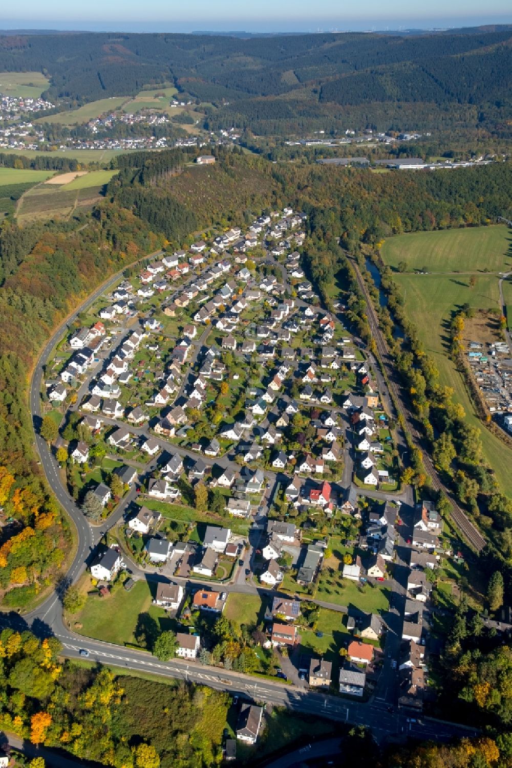 Meschede aus der Vogelperspektive: Wohngebiet einer Einfamilienhaus- Siedlung an der Wildshausener Straße in Meschede im Bundesland Nordrhein-Westfalen