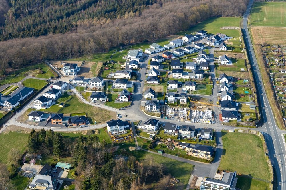 Arnsberg aus der Vogelperspektive: Wohngebiet einer Einfamilienhaus- Siedlung zum Dollberg in Arnsberg im Bundesland Nordrhein-Westfalen, Deutschland