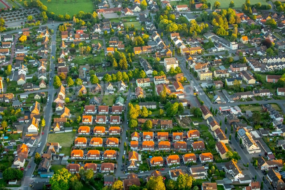 Luftbild Bergkamen - Wohngebiet einer Einfamilienhaus- Siedlung zwischen der Schulstraße und der Pfalzstraße im Ortsteil Weddinghofen in Bergkamen im Bundesland Nordrhein-Westfalen, Deutschland