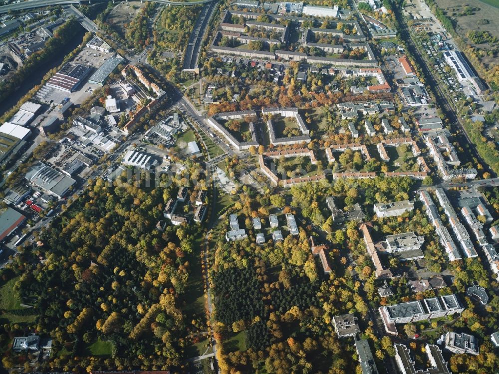 Berlin von oben - Wohngebiet mit Emmauskirchhof zwischen Oberlandstraße und Teltowkanal im Bezirk Tempelhof-Schöneberg in Berlin