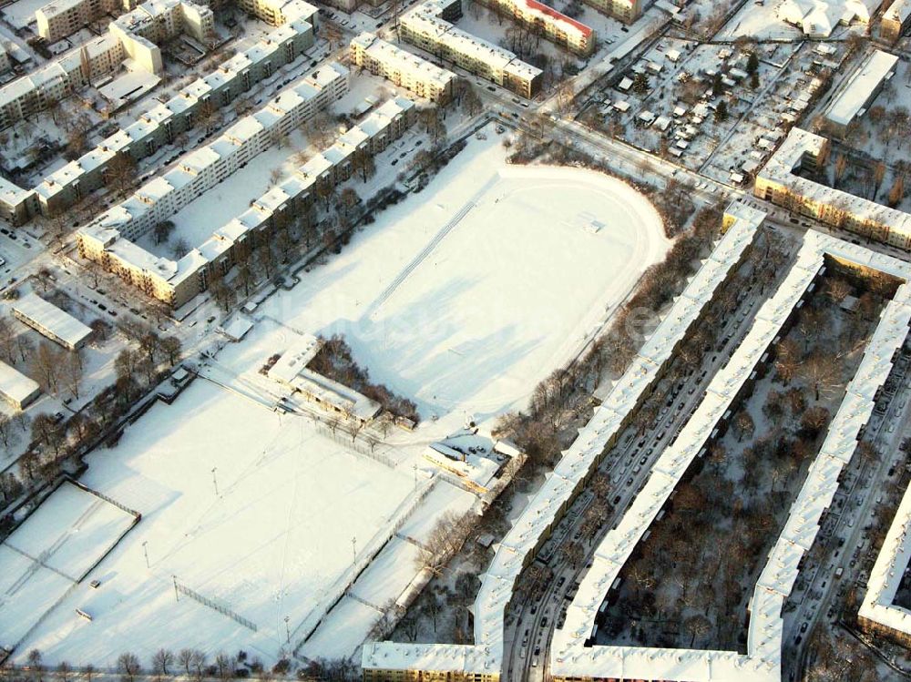 Luftaufnahme Berlin - Wohngebiet am Erich-Neumann Stadion