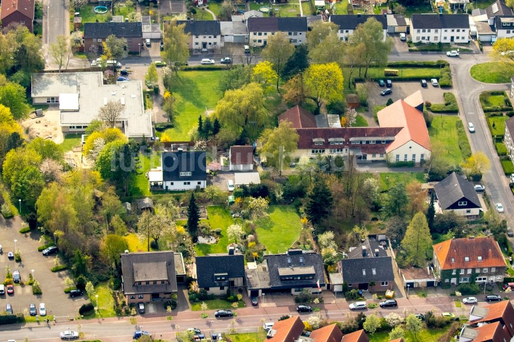 Hamm aus der Vogelperspektive: Wohngebiet mit evangelischem Gemeindebüro und evangelischer Kindertagesstätte Gellert-Haus an der Gellertstraße im Stadtteil Heessen in Hamm im Bundesland Nordrhein-Westfalen