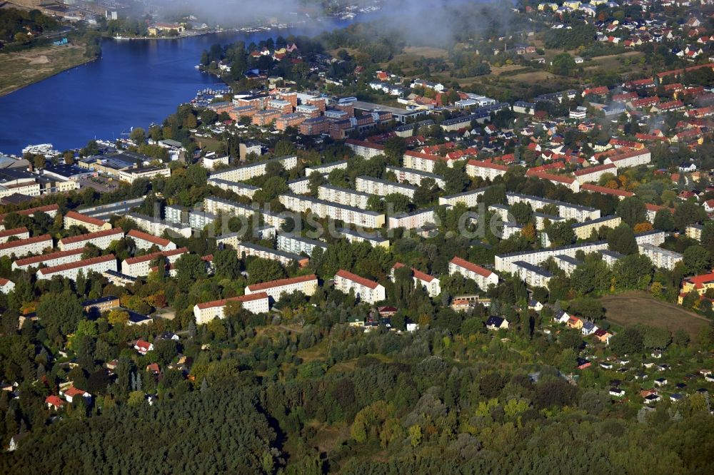 Luftaufnahme Berlin Köpenick - Wohngebiet am Feldblumenweg - Grüne Trift am Stadtrand des Stadtteiles Köpenick in Berlin