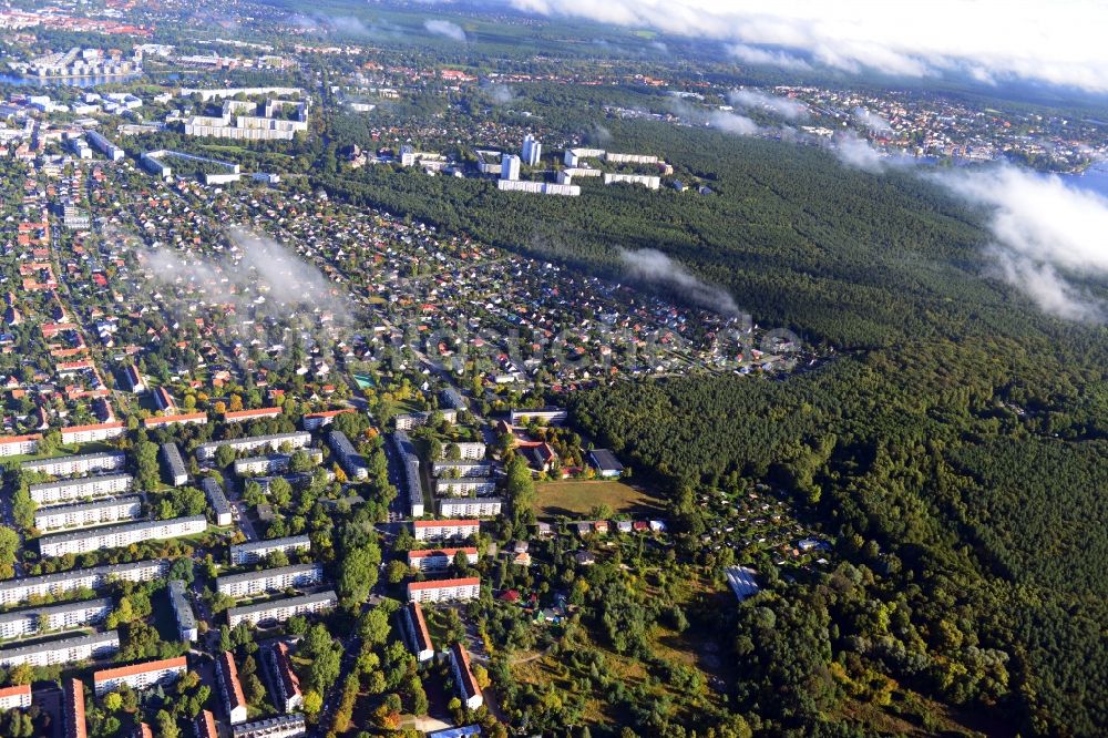 Luftbild Berlin Köpenick - Wohngebiet am Feldblumenweg - Grüne Trift am Stadtrand des Stadtteiles Köpenick in Berlin