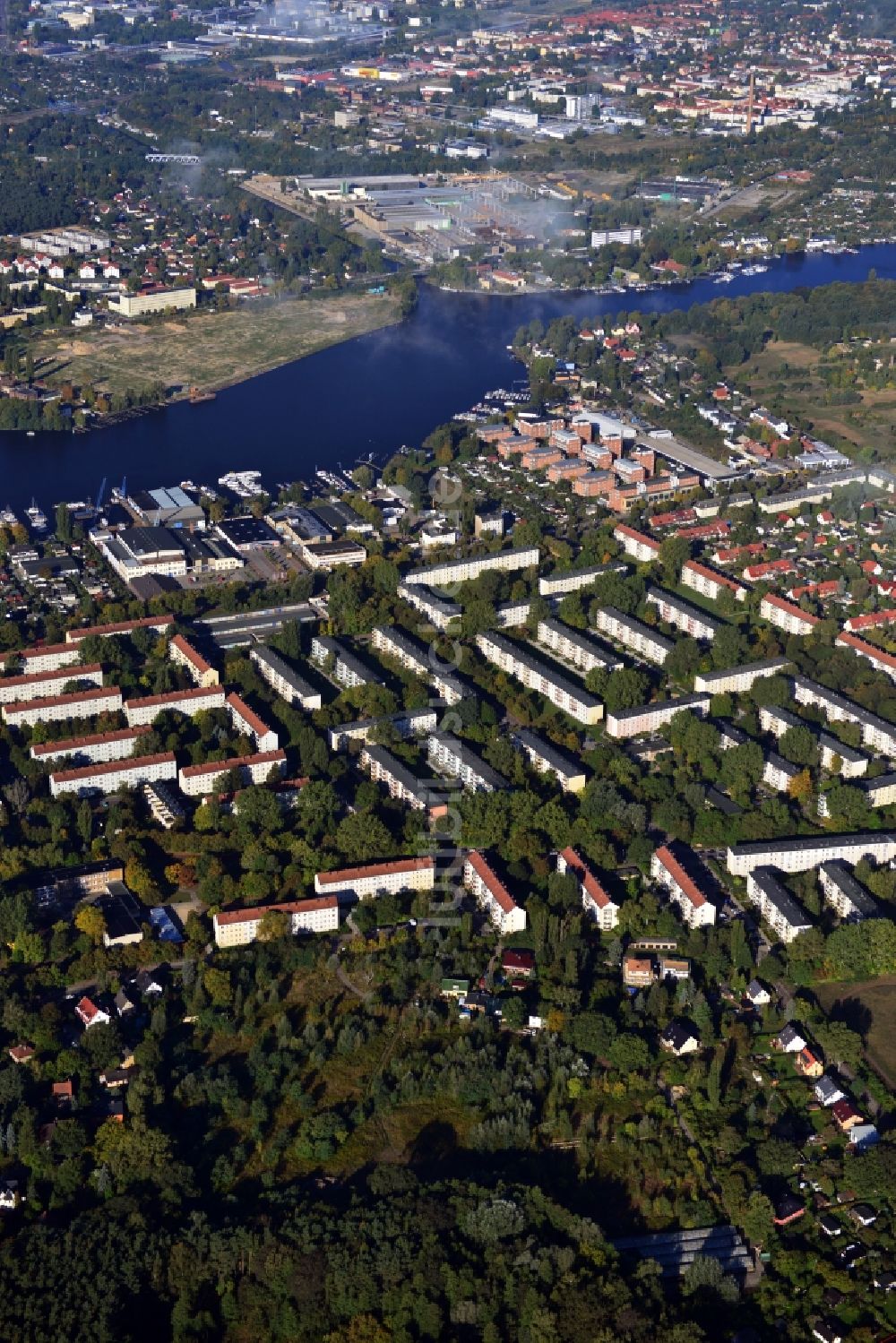 Berlin Köpenick aus der Vogelperspektive: Wohngebiet am Feldblumenweg - Grüne Trift am Stadtrand des Stadtteiles Köpenick in Berlin