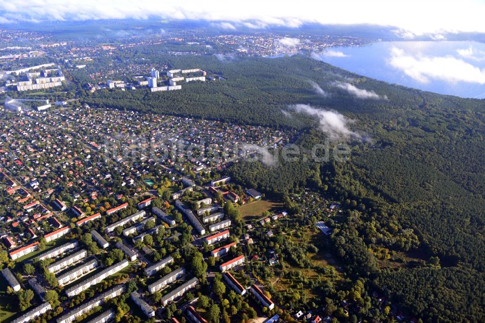 Luftbild Berlin Köpenick - Wohngebiet am Feldblumenweg - Grüne Trift am Stadtrand des Stadtteiles Köpenick in Berlin