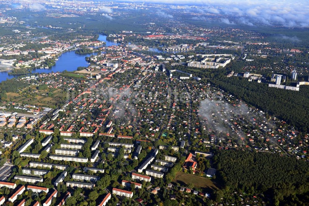 Berlin Köpenick von oben - Wohngebiet am Feldblumenweg - Grüne Trift am Stadtrand des Stadtteiles Köpenick in Berlin