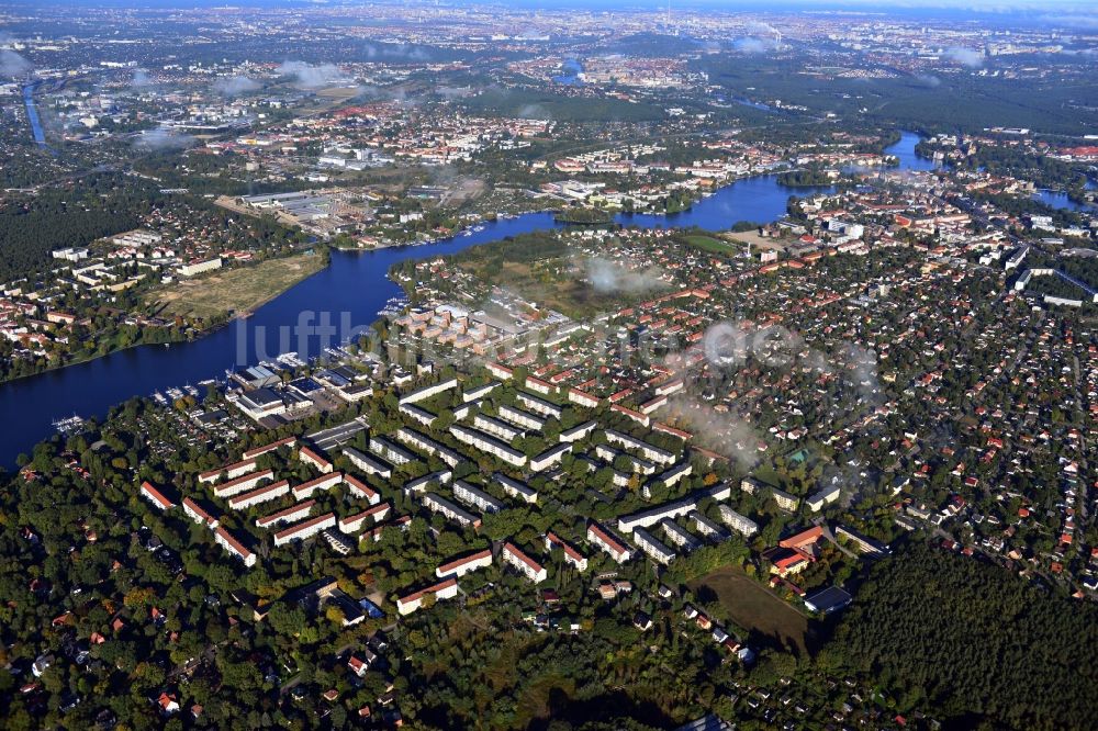 Berlin Köpenick von oben - Wohngebiet am Feldblumenweg - Grüne Trift am Stadtrand des Stadtteiles Köpenick in Berlin