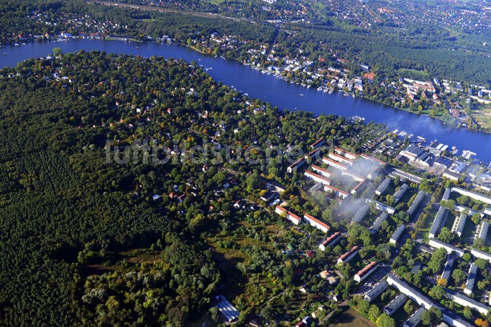 Luftaufnahme Berlin Köpenick - Wohngebiet am Feldblumenweg - Grüne Trift am Stadtrand des Stadtteiles Köpenick in Berlin