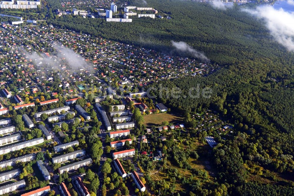 Luftaufnahme Berlin Köpenick - Wohngebiet am Feldblumenweg - Grüne Trift am Stadtrand des Stadtteiles Köpenick in Berlin