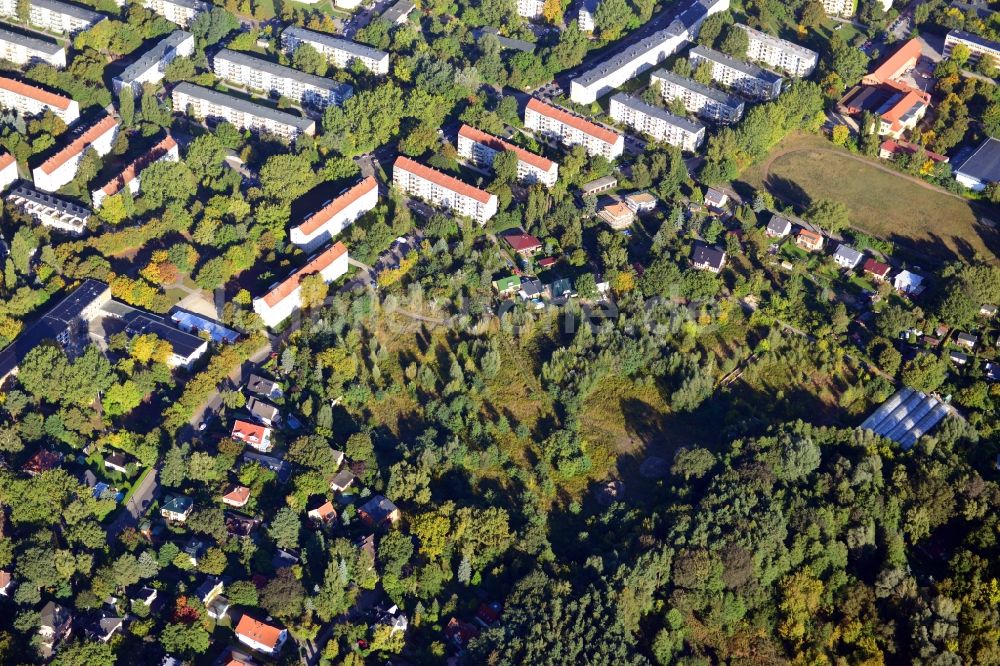 Luftaufnahme Berlin - Wohngebiet am Feldblumenweg - Grüne Trift am Stadtrand des Stadtteiles Köpenick in Berlin