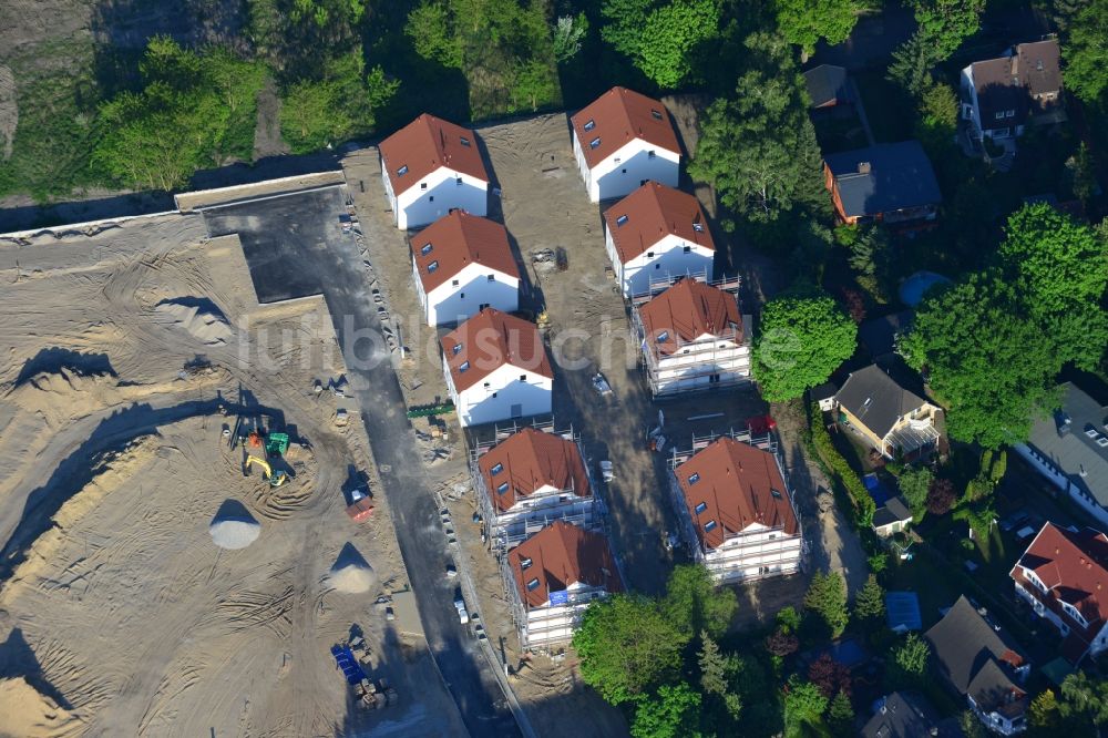 Berlin von oben - Wohngebiet am Feldblumenweg - Grüne Trift am Stadtrand des Stadtteiles Köpenick in Berlin