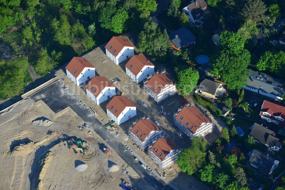 Berlin aus der Vogelperspektive: Wohngebiet am Feldblumenweg - Grüne Trift am Stadtrand des Stadtteiles Köpenick in Berlin