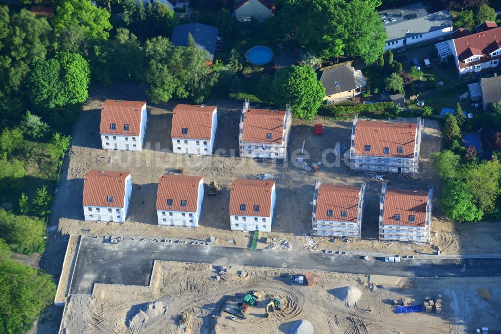 Luftbild Berlin - Wohngebiet am Feldblumenweg - Grüne Trift am Stadtrand des Stadtteiles Köpenick in Berlin