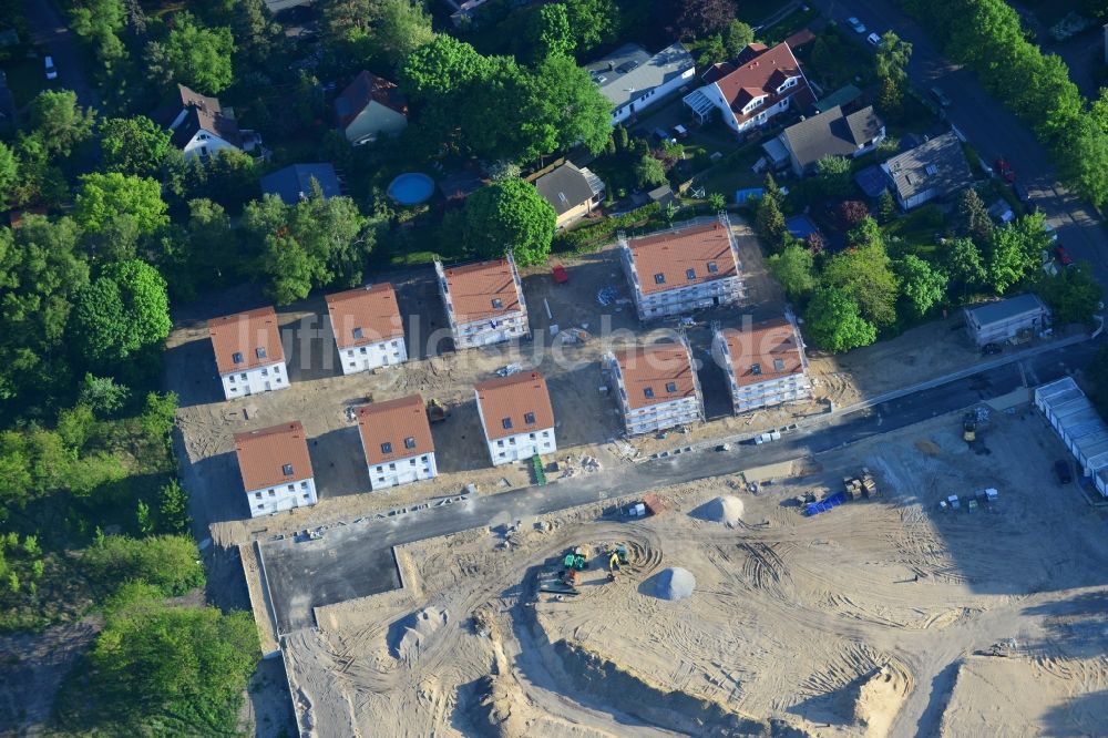 Luftaufnahme Berlin - Wohngebiet am Feldblumenweg - Grüne Trift am Stadtrand des Stadtteiles Köpenick in Berlin