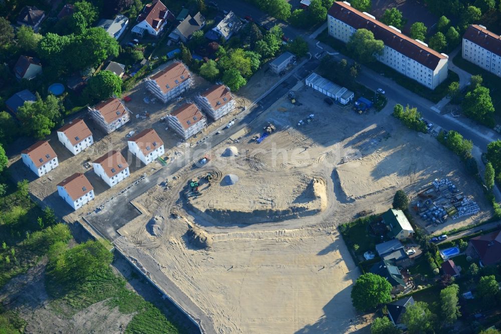 Berlin von oben - Wohngebiet am Feldblumenweg - Grüne Trift am Stadtrand des Stadtteiles Köpenick in Berlin