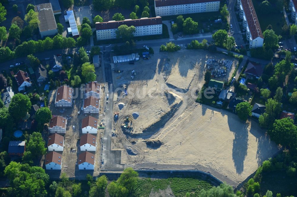 Luftbild Berlin - Wohngebiet am Feldblumenweg - Grüne Trift am Stadtrand des Stadtteiles Köpenick in Berlin