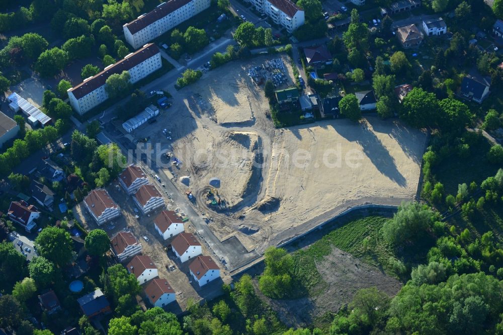 Luftaufnahme Berlin - Wohngebiet am Feldblumenweg - Grüne Trift am Stadtrand des Stadtteiles Köpenick in Berlin