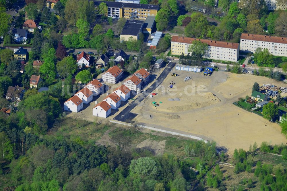 Luftbild Berlin - Wohngebiet am Feldblumenweg - Grüne Trift am Stadtrand des Stadtteiles Köpenick in Berlin