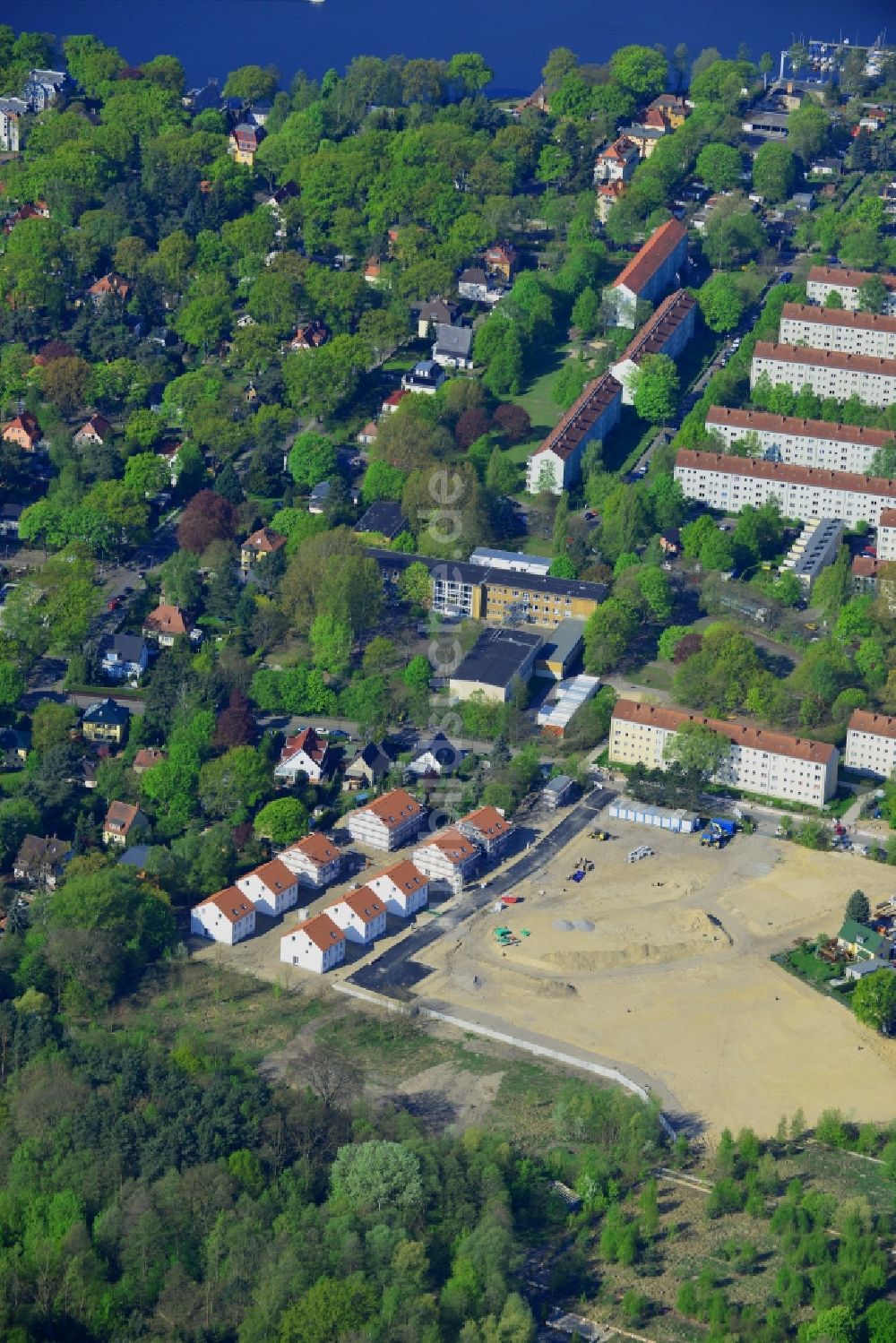 Luftaufnahme Berlin - Wohngebiet am Feldblumenweg - Grüne Trift am Stadtrand des Stadtteiles Köpenick in Berlin