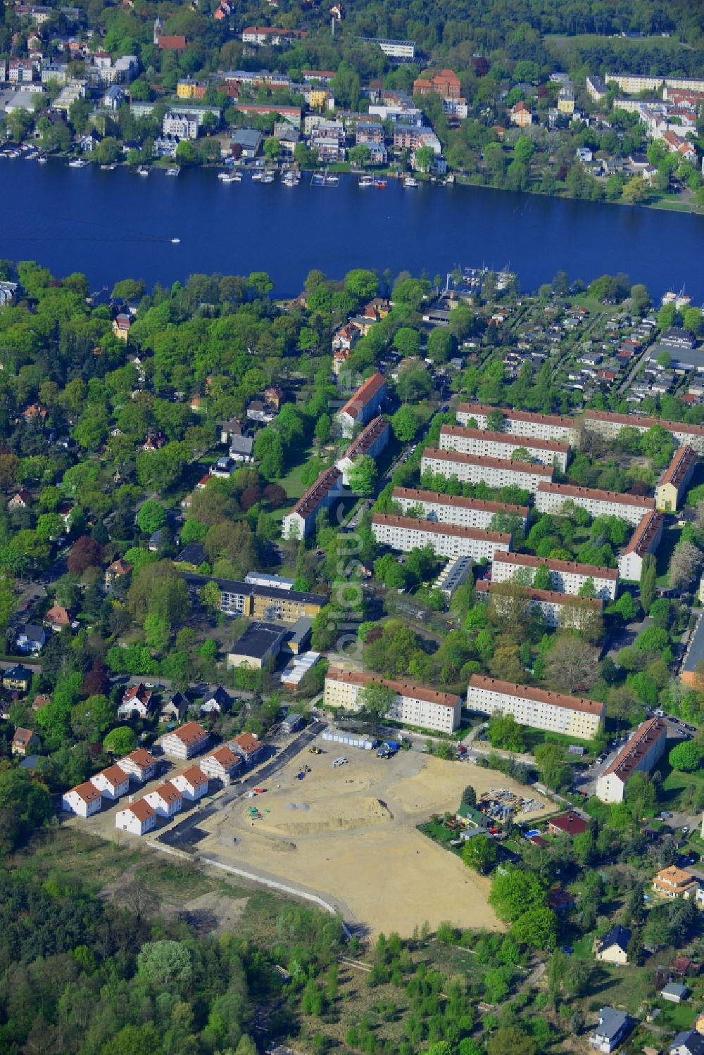 Berlin von oben - Wohngebiet am Feldblumenweg - Grüne Trift am Stadtrand des Stadtteiles Köpenick in Berlin