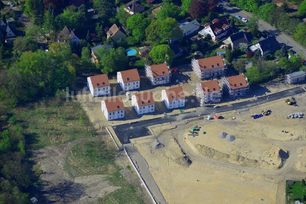 Luftbild Berlin - Wohngebiet am Feldblumenweg - Grüne Trift am Stadtrand des Stadtteiles Köpenick in Berlin