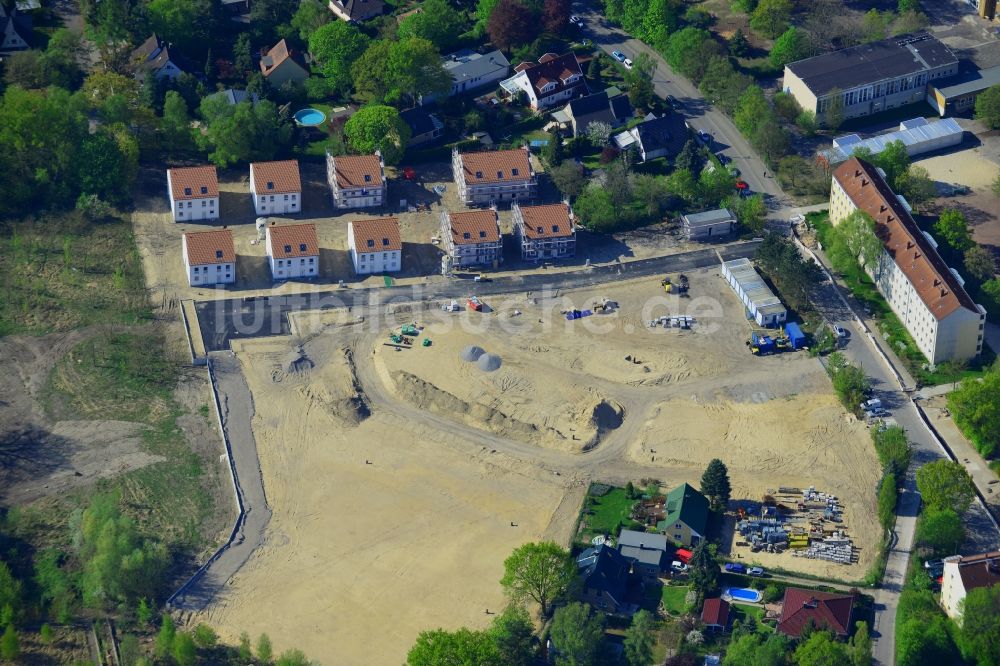 Berlin von oben - Wohngebiet am Feldblumenweg - Grüne Trift am Stadtrand des Stadtteiles Köpenick in Berlin