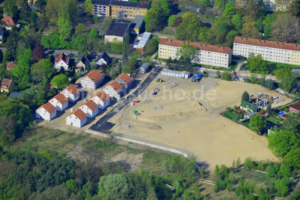 Berlin aus der Vogelperspektive: Wohngebiet am Feldblumenweg - Grüne Trift am Stadtrand des Stadtteiles Köpenick in Berlin