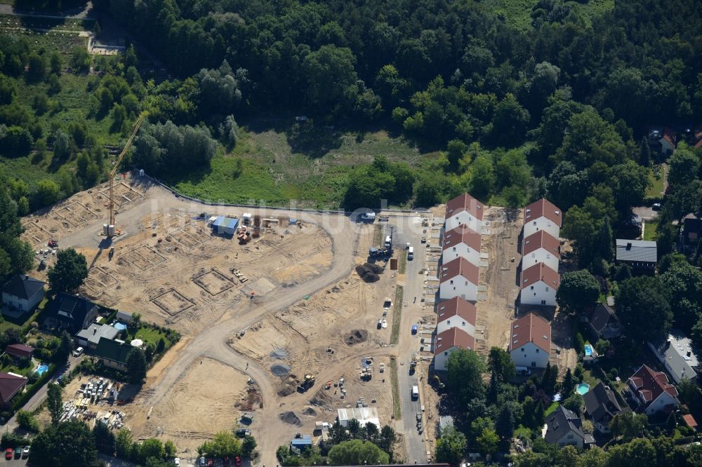 Berlin von oben - Wohngebiet am Feldblumenweg - Grüne Trift am Stadtrand des Stadtteiles Köpenick in Berlin