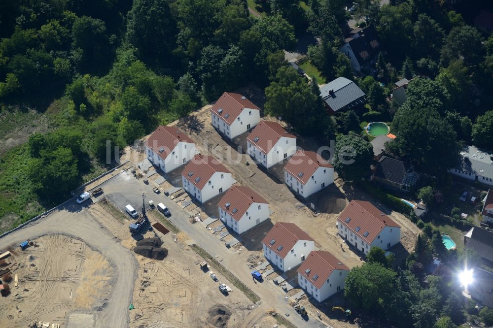 Luftbild Berlin - Wohngebiet am Feldblumenweg - Grüne Trift am Stadtrand des Stadtteiles Köpenick in Berlin