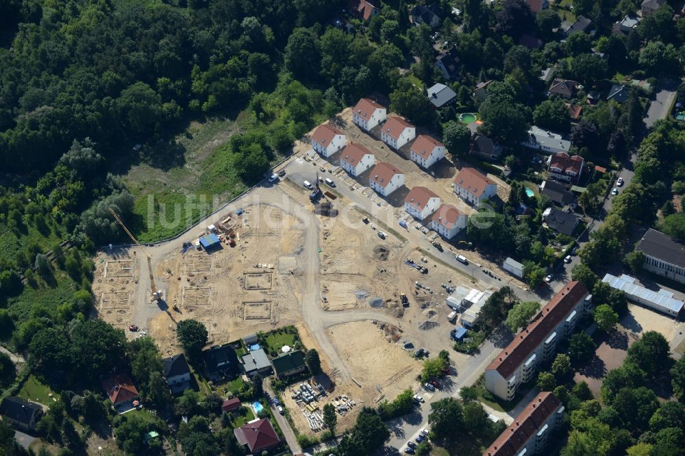 Luftbild Berlin - Wohngebiet am Feldblumenweg - Grüne Trift am Stadtrand des Stadtteiles Köpenick in Berlin