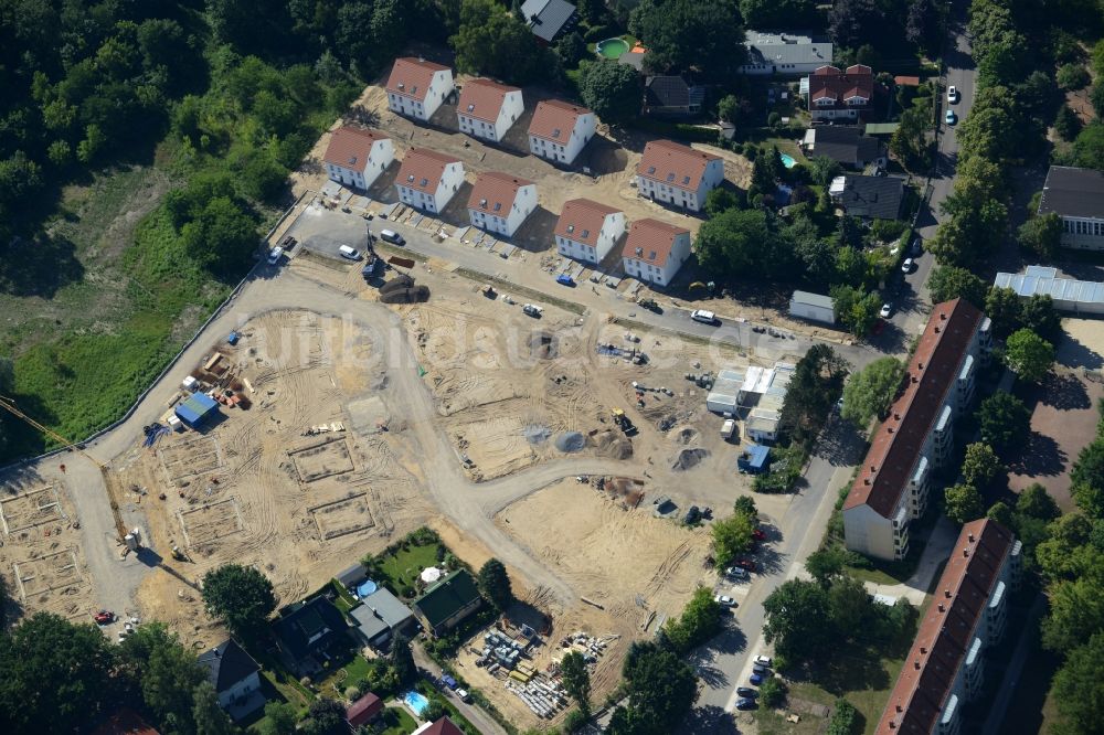 Luftaufnahme Berlin - Wohngebiet am Feldblumenweg - Grüne Trift am Stadtrand des Stadtteiles Köpenick in Berlin