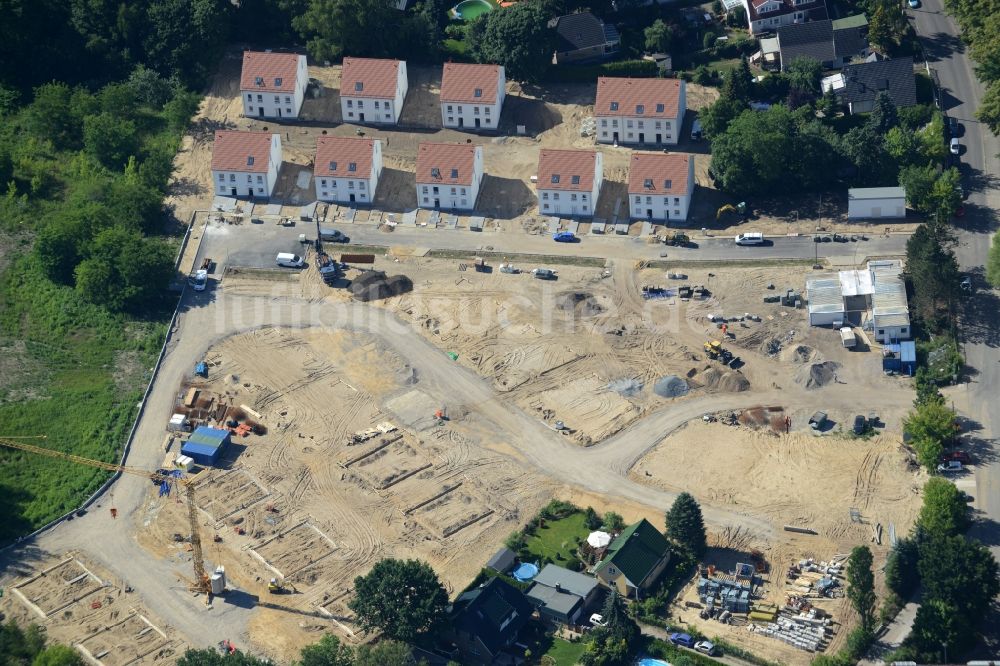 Berlin von oben - Wohngebiet am Feldblumenweg - Grüne Trift am Stadtrand des Stadtteiles Köpenick in Berlin