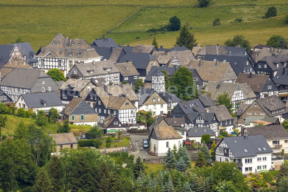 Eversberg von oben - Wohngebiet am Feldrand in Eversberg im Bundesland Nordrhein-Westfalen, Deutschland