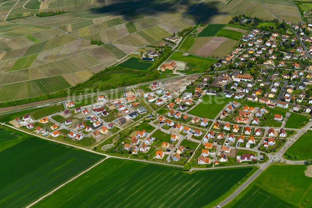 Luftaufnahme Hellmitzheim - Wohngebiet am Feldrand in Hellmitzheim im Bundesland Bayern, Deutschland